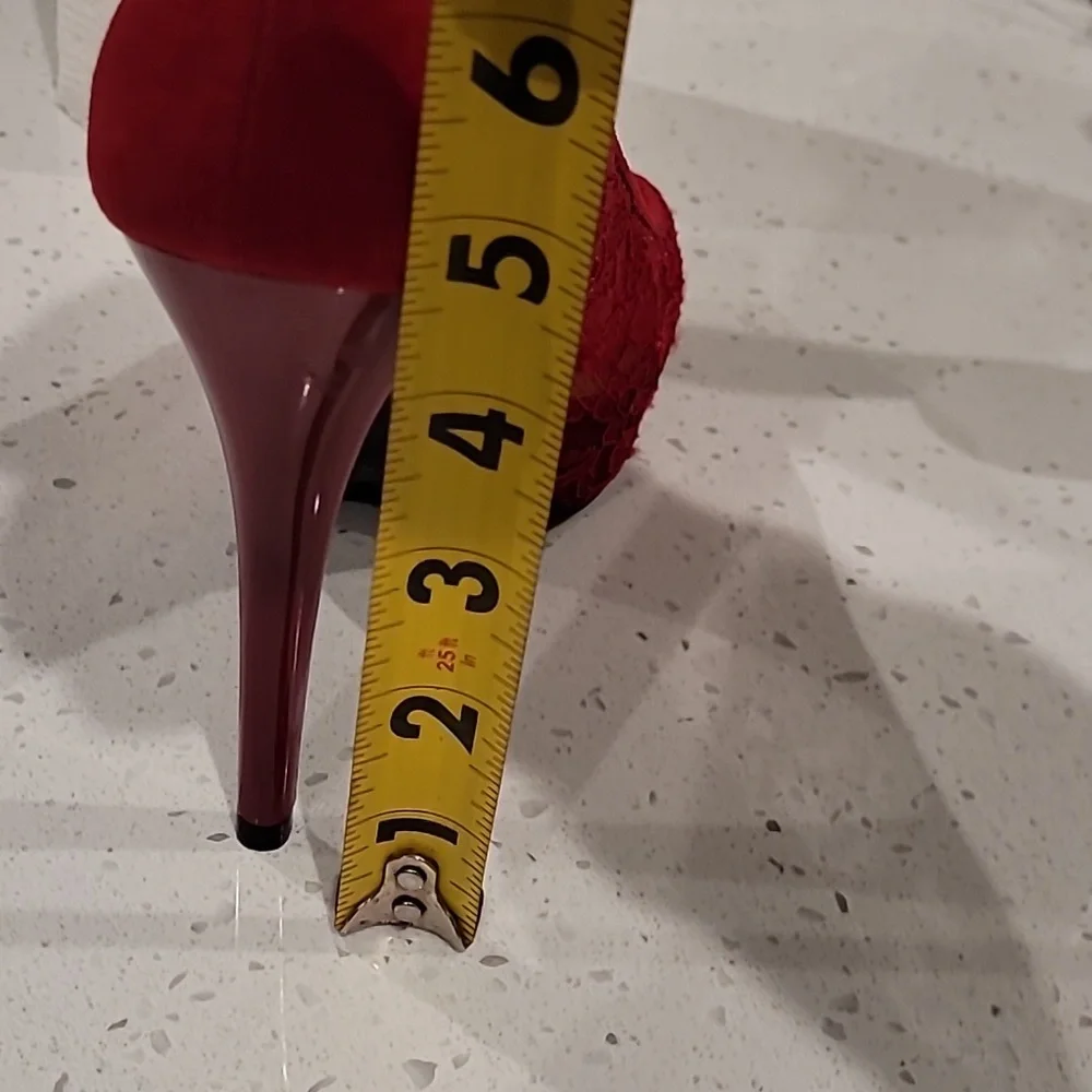 GUESS - Picture 2 of 5